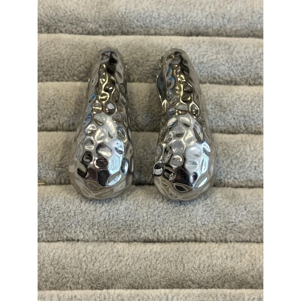 Vintage Silver Tone Hammered Hoop Earrings Textured Tapered Statement‎ Clip
